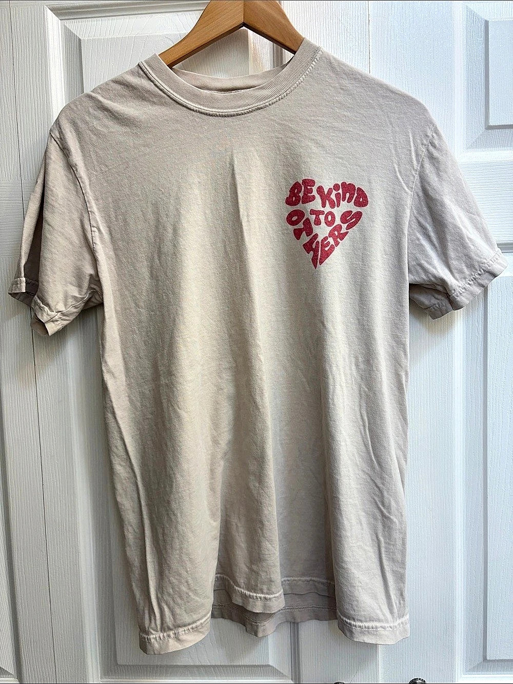 Bacon Lettuce Tomato Graphic Short Sleeve Tee in Cream & Red Size Small